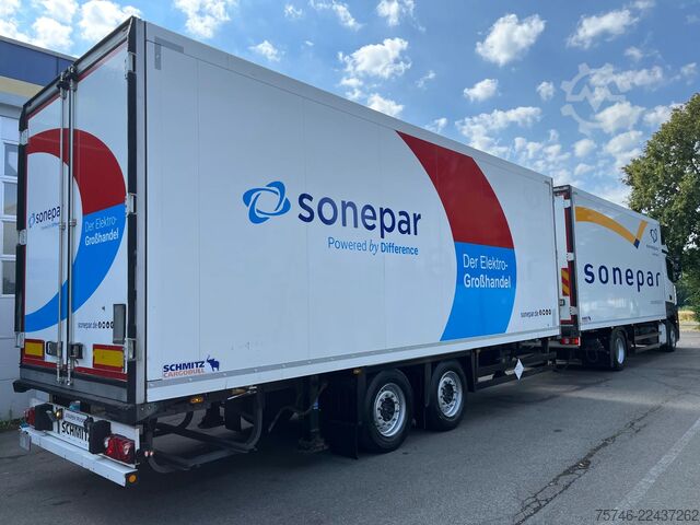 Kovček Mercedes-Benz Actros 1842 4-ACHS ZUG SCHMITZ KOFFER DURCHLADER