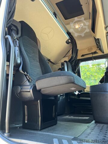 Kovček Mercedes-Benz Actros 1842 4-ACHS ZUG SCHMITZ KOFFER DURCHLADER