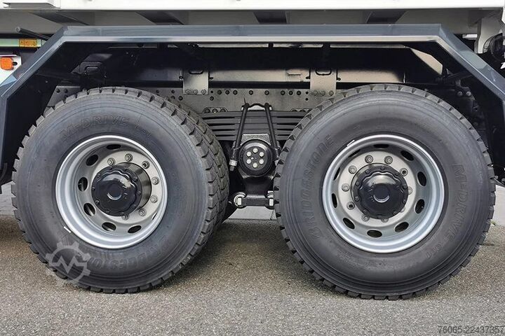 Lori sampah MAN TGS 41.400 BB CH Tipper Truck