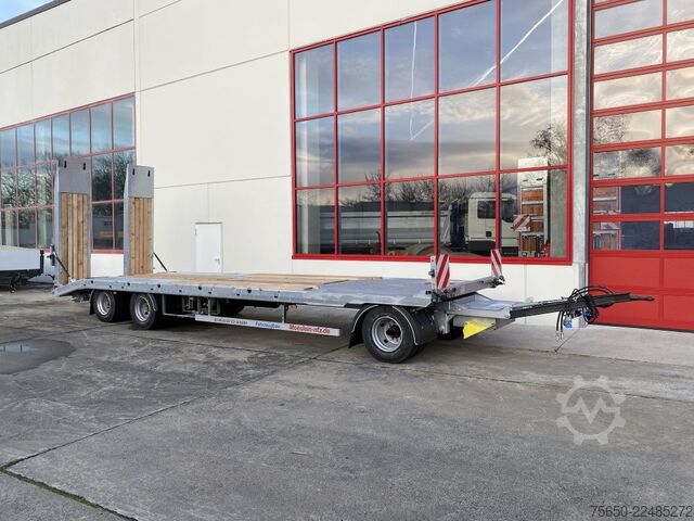 Reboque com plataforma rebaixada Möslein T 3-9,20 F Blatt  3 Achs Tieflader mit gerader Ladefläche 9 m, Neufahrzeug