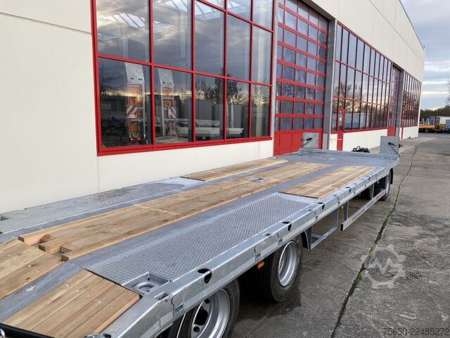 Reboque com plataforma rebaixada Möslein T 3-9,20 F Blatt  3 Achs Tieflader mit gerader Ladefläche 9 m, Neufahrzeug