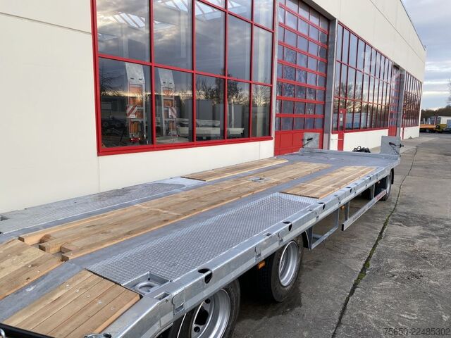 Reboque com plataforma rebaixada Möslein T 3-8,20 P VB H1 Blatt  3 Achs Tieflader mit gerader Ladefläche 8,10 m, Neufahrzeug