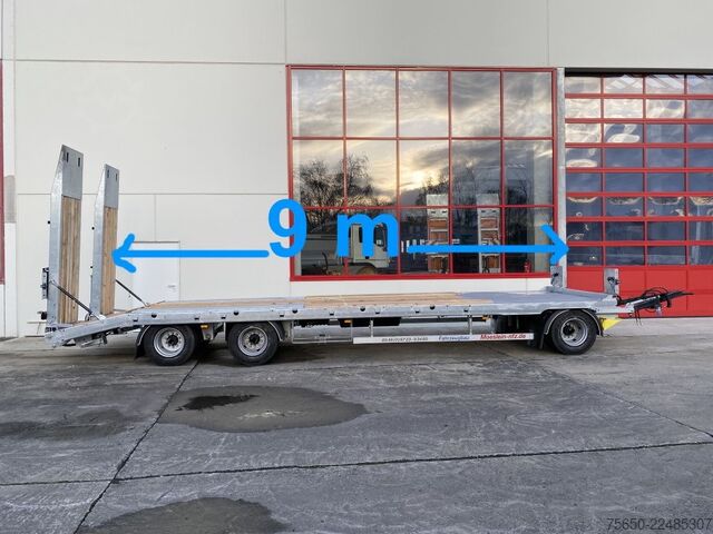 Reboque com plataforma rebaixada Möslein T 3-9,20 F Blatt  3 Achs Tieflader mit gerader Ladefläche 9 m, Neufahrzeug