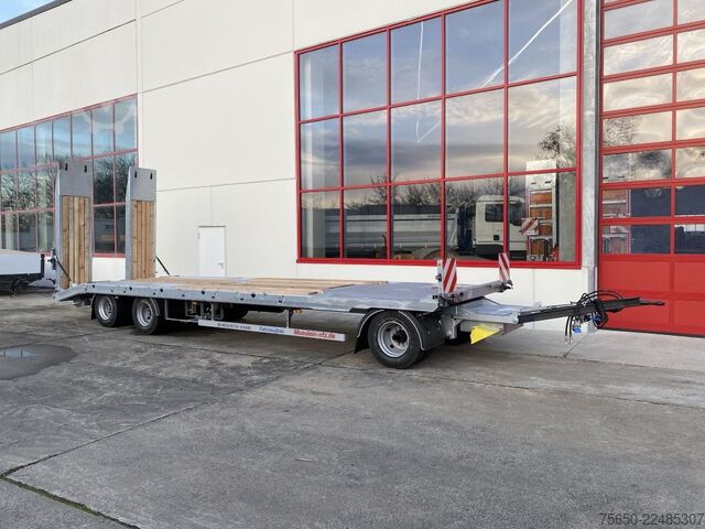 Reboque com plataforma rebaixada Möslein T 3-9,20 F Blatt  3 Achs Tieflader mit gerader Ladefläche 9 m, Neufahrzeug