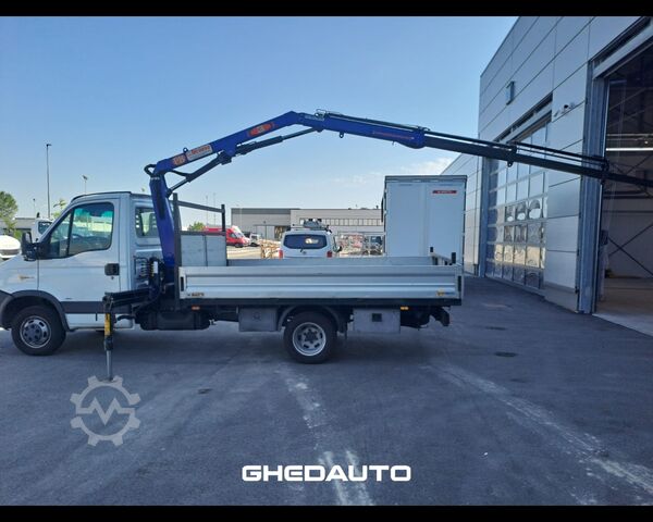 Minibus IVECO 35C15 - CASSONE + GRU