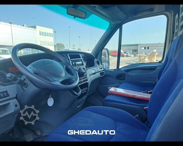 Minibus IVECO 35C15 - CASSONE + GRU