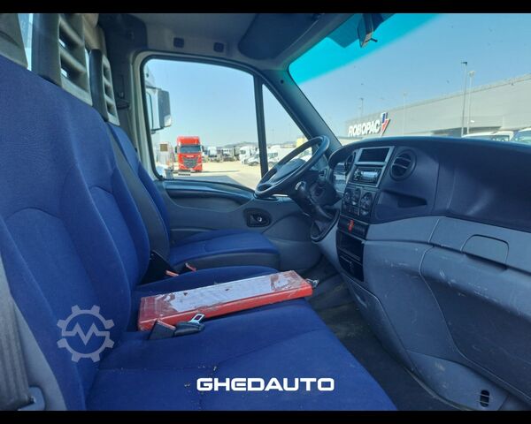 Minibus IVECO 35C15 - CASSONE + GRU
