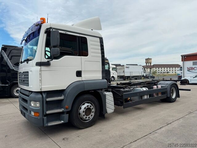 Caminhão com carroçaria intercambiável MAN TGA 18.350 * ANALOG-TACHO * WENIG KM * GEPFLEGT