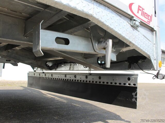 Remolque de plataforma baja fliegl TPS 118 Plattform 6.2m! mit Rampen NEU