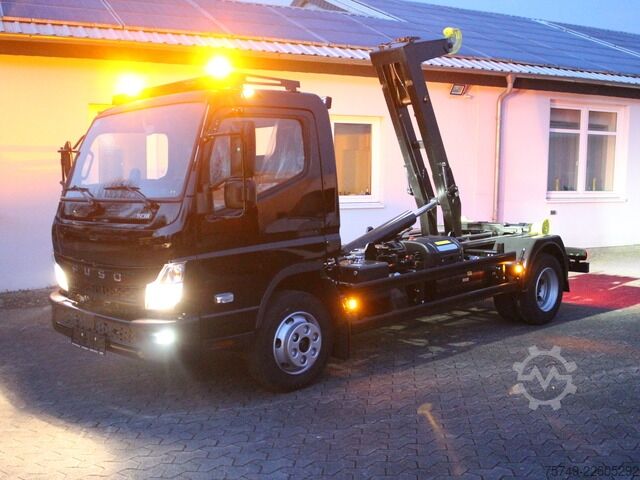 Camión portacontenedores de gancho Fuso Canter FUSO 9C18  City Abrollkipper Hooklift Black Edition