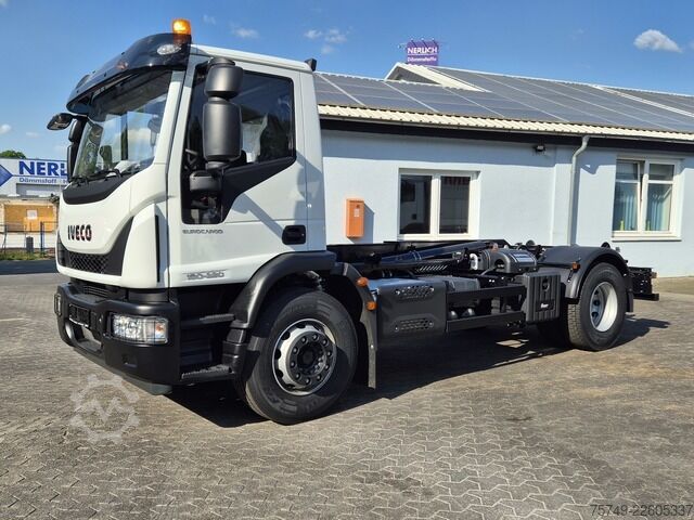 Camión portacontenedores de gancho iveco Euro Cargo 180E32 4x2 Abrollkipper Knick / Tele
