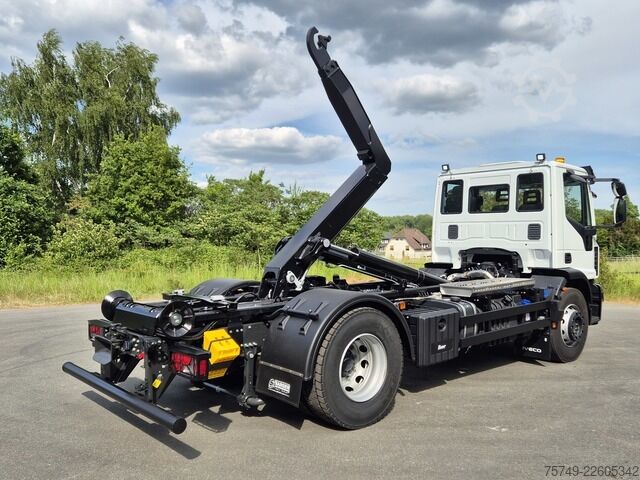 Camión portacontenedores de gancho iveco Euro Cargo 180E32 4x2 Abrollkipper Teleskoparm
