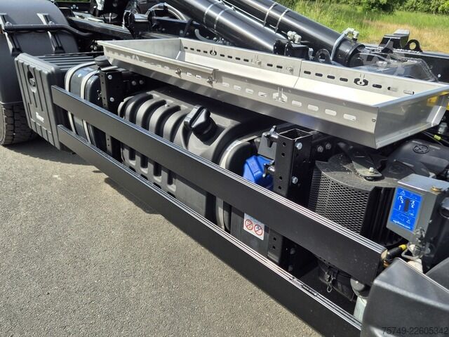 Camión portacontenedores de gancho iveco Euro Cargo 180E32 4x2 Abrollkipper Teleskoparm