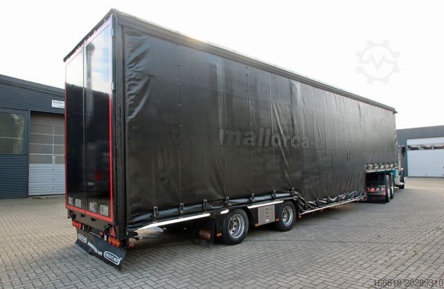 مقطورة نصفية مفتوحة مع قماش مشمع  Geschlossener Autotransporter/Maschinentransport