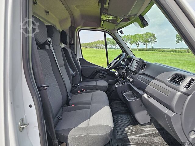 High-roof van RENAULT MASTER 2.3 DCI 150 DC L3H2