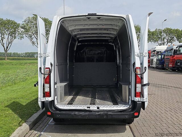 High-roof van RENAULT MASTER 2.3 DCI 150 DC L3H2