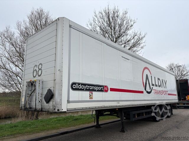 čemodāns Schmitz SKO 24 3-Axle Box / SAF Axles / Discbrakes / Li...