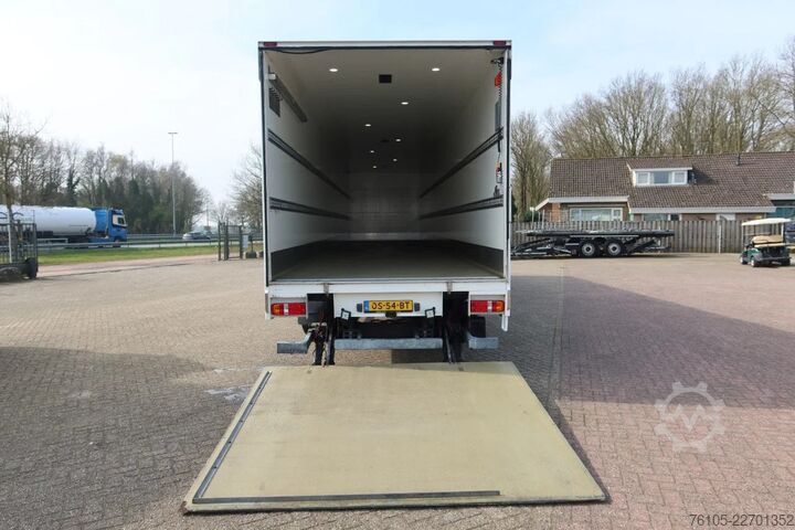 Estándar-SZM MAN TGM 15.290 Trekker + Heiwo city trailer geïsole...