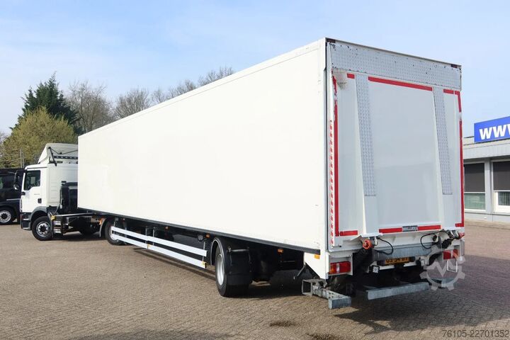 Estándar-SZM MAN TGM 15.290 Trekker + Heiwo city trailer geïsole...