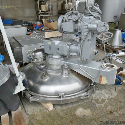 2911 liter heatable/coolable Becomix process vessel made of V4A with anchor agitator. Becomix 9588