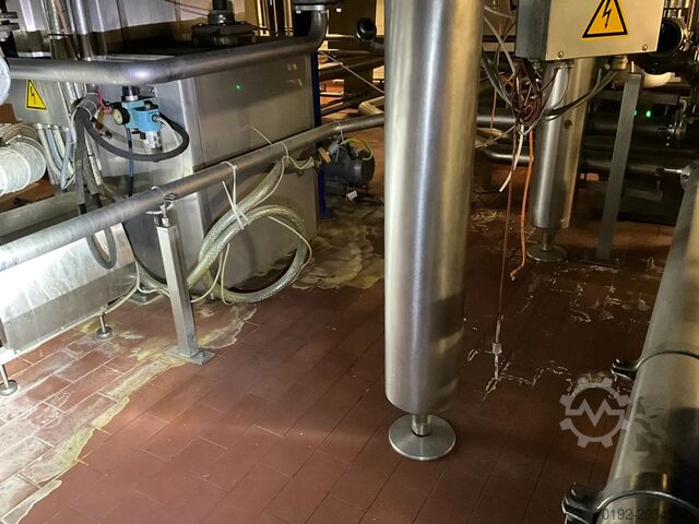 2911 liter heatable/coolable Becomix process vessel made of V4A with anchor agitator. Becomix 9588