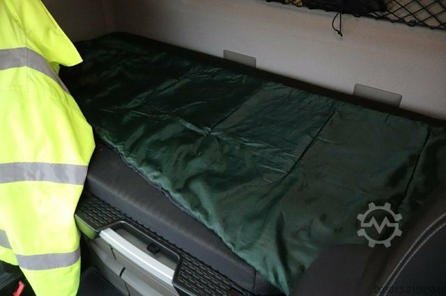 Kamion sa ravnom platformom MAN TGS 18.360 4x2 Pritsche Kran HIAB XHIDUO 188 E5