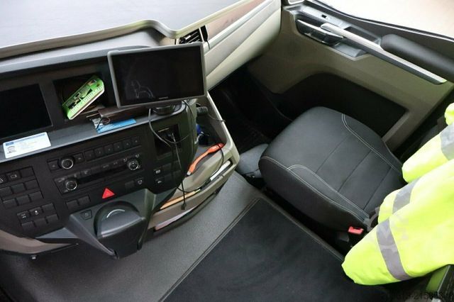 Kamion sa ravnom platformom MAN TGS 18.360 4x2 Pritsche Kran HIAB XHIDUO 188 E5