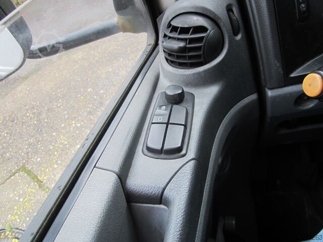 Camión caja Mercedes-Benz 816 Atego Koffer mit Ladebordwand