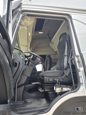 Kroghejselastbil Iveco 260S48