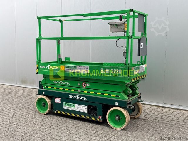 Elevador de tijera Sky Jack SJ III 3220