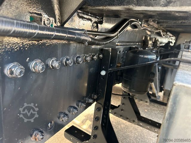 Auto-dizalica montirana na kamionu MAN TGA 26.400 6x2 Wechselpr. KRAN 25m Seilwinde