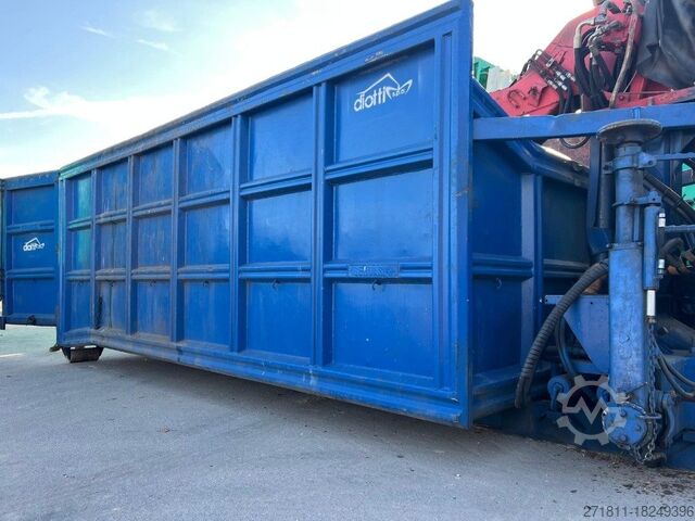 Hákový kontejner CONTAINER SCARRABILE USATO A CIELO APERTO CON GRU