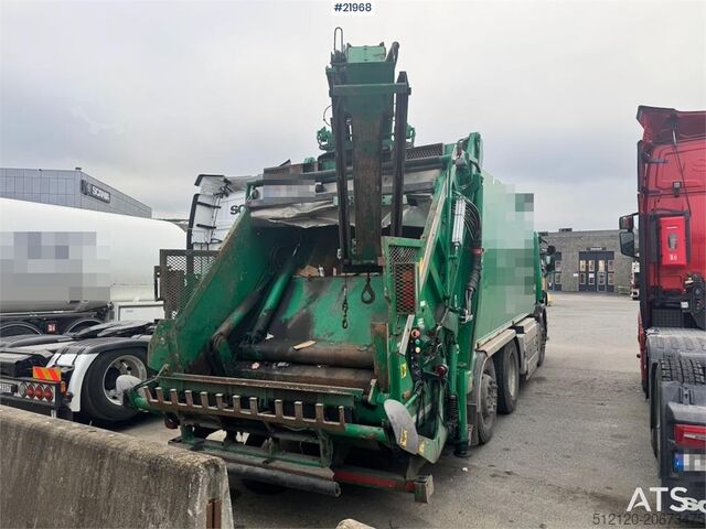 Xe thu gom rác thải Scania P340 6x2 Refuse truck w/ Crane.