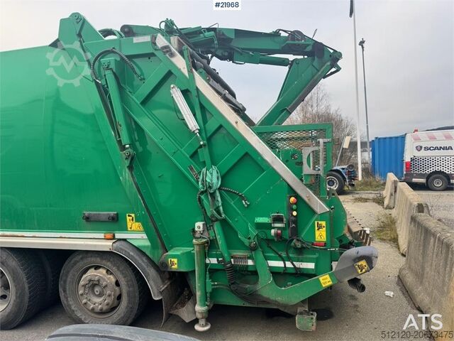 Xe thu gom rác thải Scania P340 6x2 Refuse truck w/ Crane.