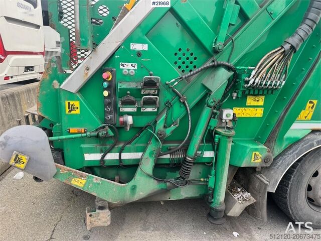 Xe thu gom rác thải Scania P340 6x2 Refuse truck w/ Crane.