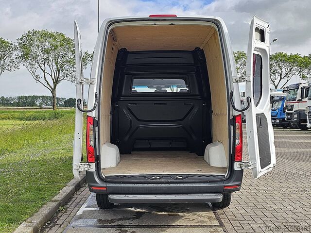Break à toit surélevé MERCEDES-BENZ SPRINTER 319 L2H2 V6 Dub Cab!