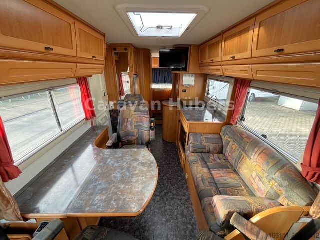 インテグレーテッドキャンピングカー HYMER/ERIBA E 700 - Festbett - Solar - -