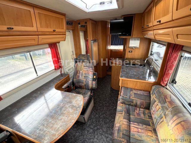 インテグレーテッドキャンピングカー HYMER/ERIBA E 700 - Festbett - Solar - -