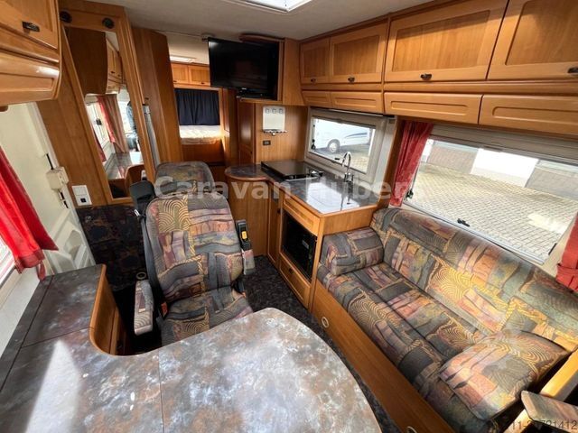 インテグレーテッドキャンピングカー HYMER/ERIBA E 700 - Festbett - Solar - -