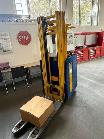 Manual stacker Stöcklin EF 1600
