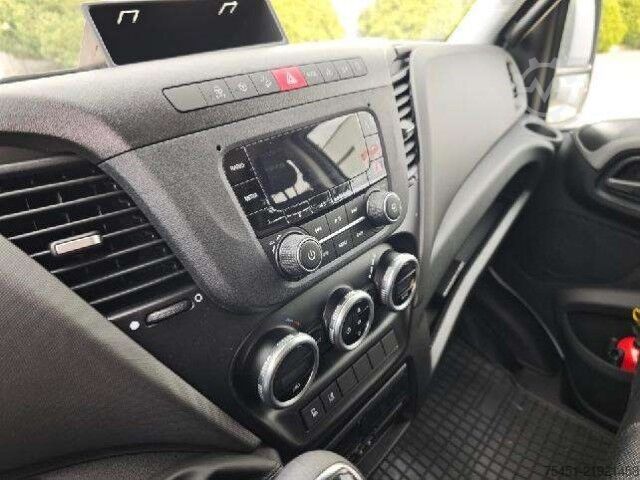 Kippi pakettiauto Iveco Daily 70C 18 Doka 3 Seitenkipper AHK