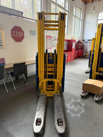 Manual stacker Stöcklin EF 1600 SP
