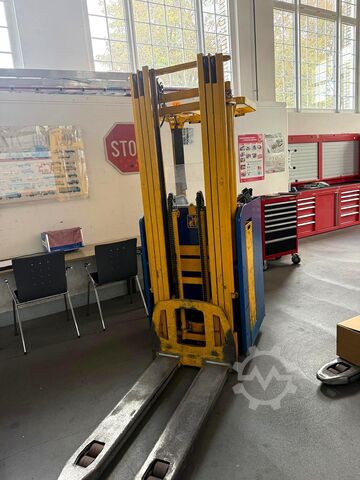 Manual stacker Stöcklin EF 1600 SP