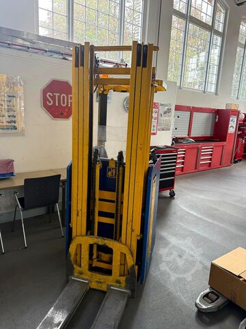 Manual stacker Stöcklin EF 1600 SP