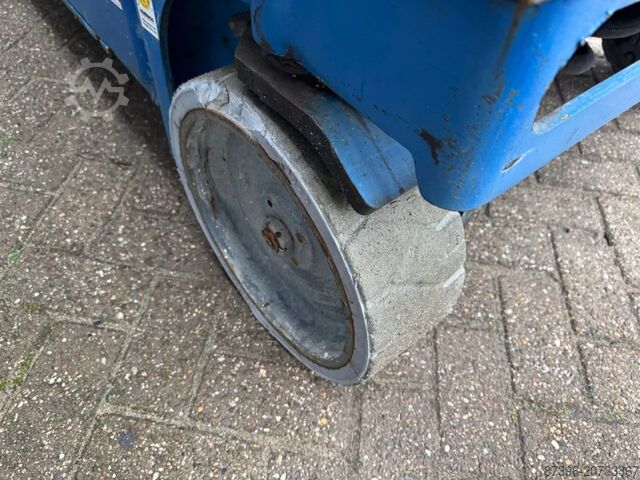 Šķēres lifts Haulotte Compact 14 Hoogwerker Schaarhoogwerker