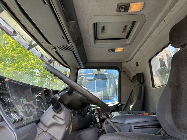 평상 트럭 Scania P94 220 Kran Hiab 135-4 bis 16 Meter