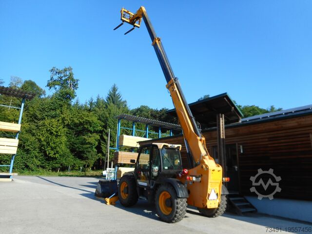 Телескопичен товарач JCB 533-105