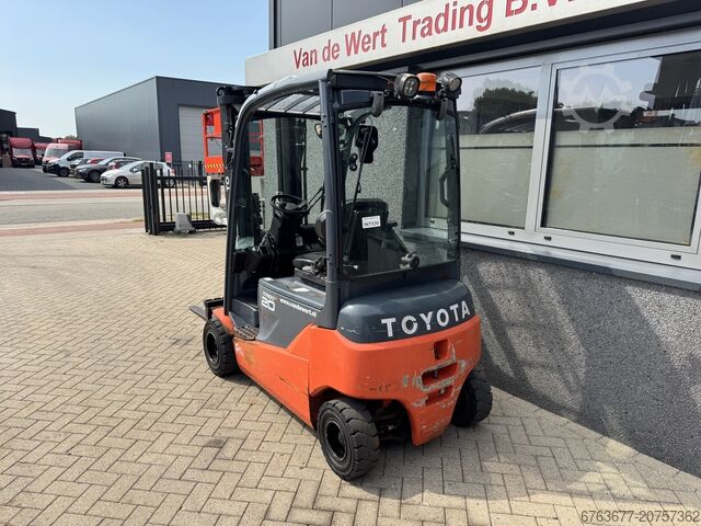 Toyota 8FBM20T Triple mástil 470 Elevación libre / Desplazador lateral Eléctrico 2017 6145 horas TOYOTA 8FBM20T Triplo 470 Freelift / Sideshift Elektrisch 2017 6145Hours