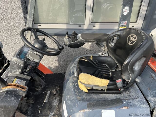 Toyota 42-7FGF25 Carretilla elevadora Toyota 42-7FG25, mástil doble 500 mm, desplazador lateral/camb TOYOTA 42 7FGF 25