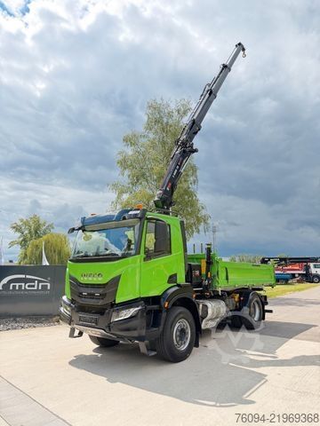 Kuorma-autoon asennettu nosturi IVECO AD200X40 4x2 Kipper KRAN 12m Funk Greifer AHK